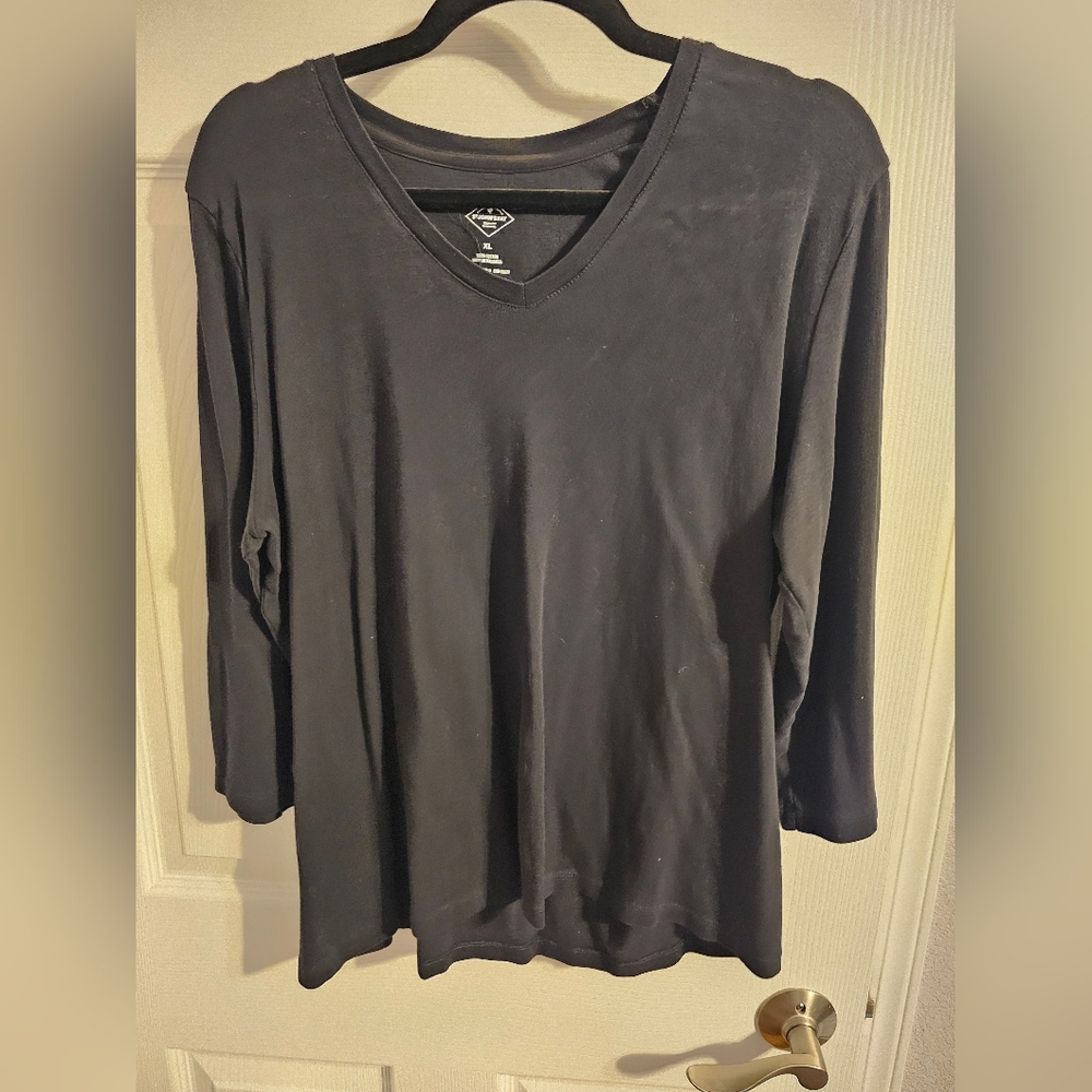 St. John's Bay Black Long Sleeve V-Neck Top
